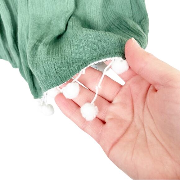 Francesca's Green Embroidered Off The Shoulder Top Sz S - Picture 5 of 7